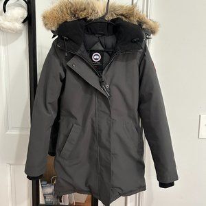 Canada Goose Victoria Parka in Graphite Gray Size XS